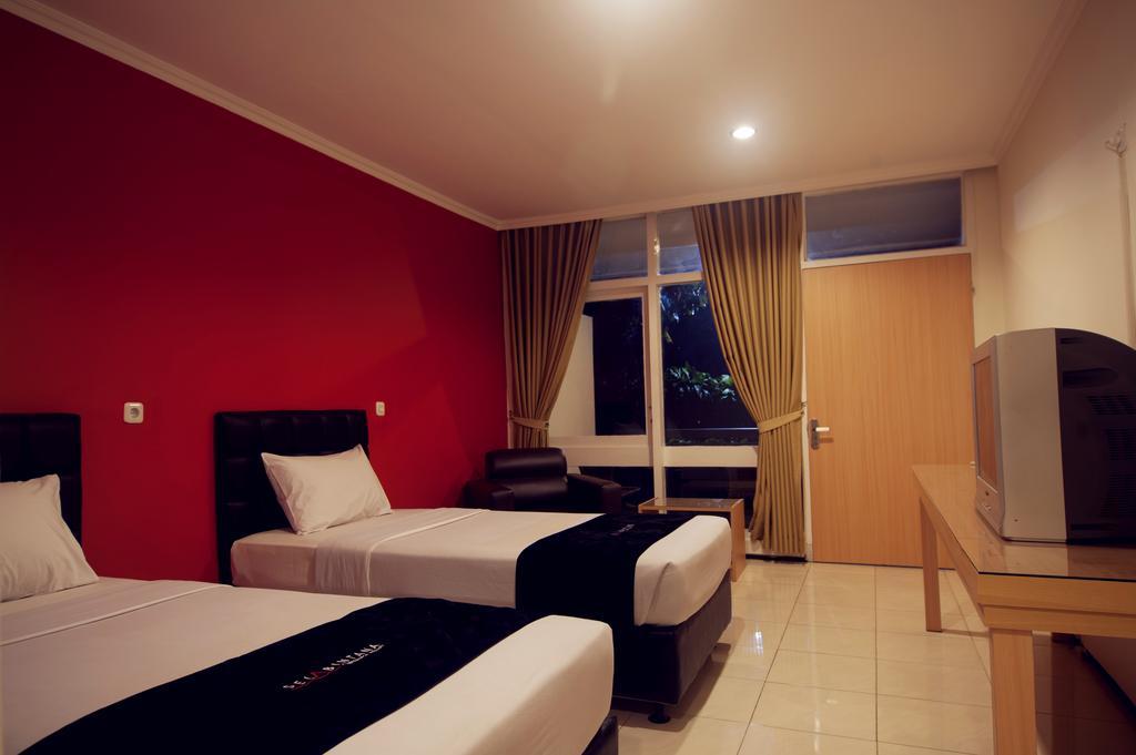Selabintana Conference Resort Сукабуми Номер фото